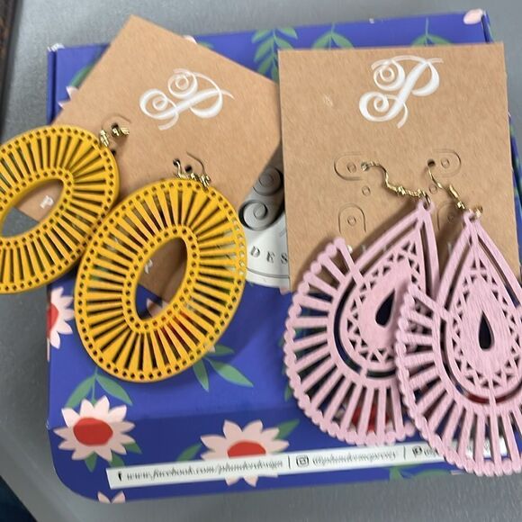 Plunder Designs Filigree @ 4” Drop Earrings 2 Pairs with Box - Picture 3 of 4